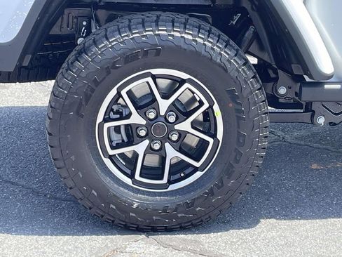 New 2026 Jeep Gladiator Rubicon AWD/4WD image 13