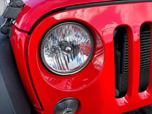 Used 2016 Jeep Wrangler Unlimited Rubicon w/ Connectivity Group image 30