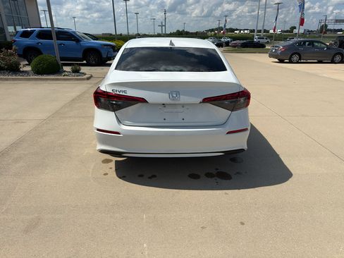 Used 2022 Honda Civic EX image 6