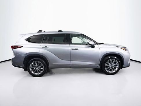 Used 2023 Toyota Highlander Limited AWD/4WD image 11