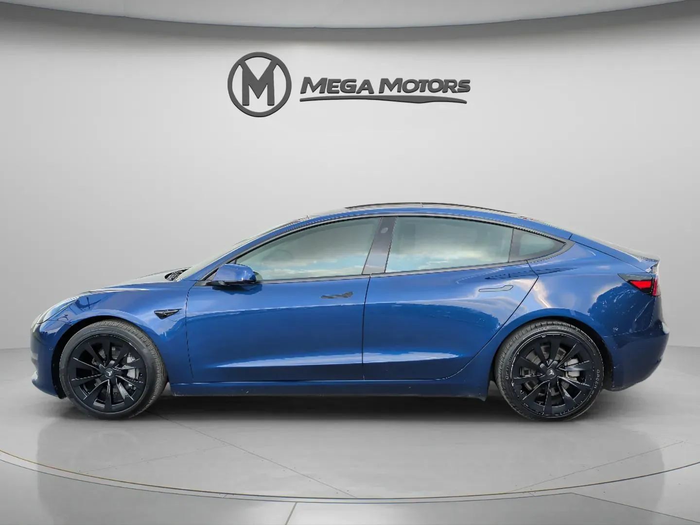 Used 2022 Tesla Model 3 Standard Range RWD image 3
