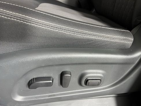 Used 2024 Nissan Titan SV w/ SV Convenience Package image 24