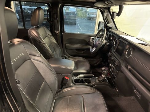 Used 2022 Jeep Wrangler Unlimited Sahara 4xe image 5