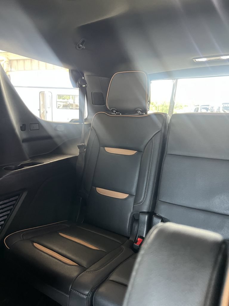 Used 2023 GMC Yukon AT4 AWD/4WD image 9