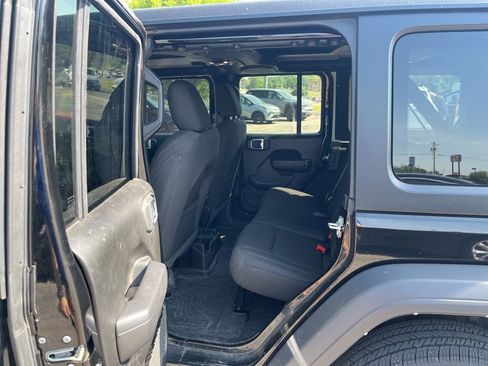 Used 2023 Jeep Wrangler Unlimited Sport AWD/4WD image 10