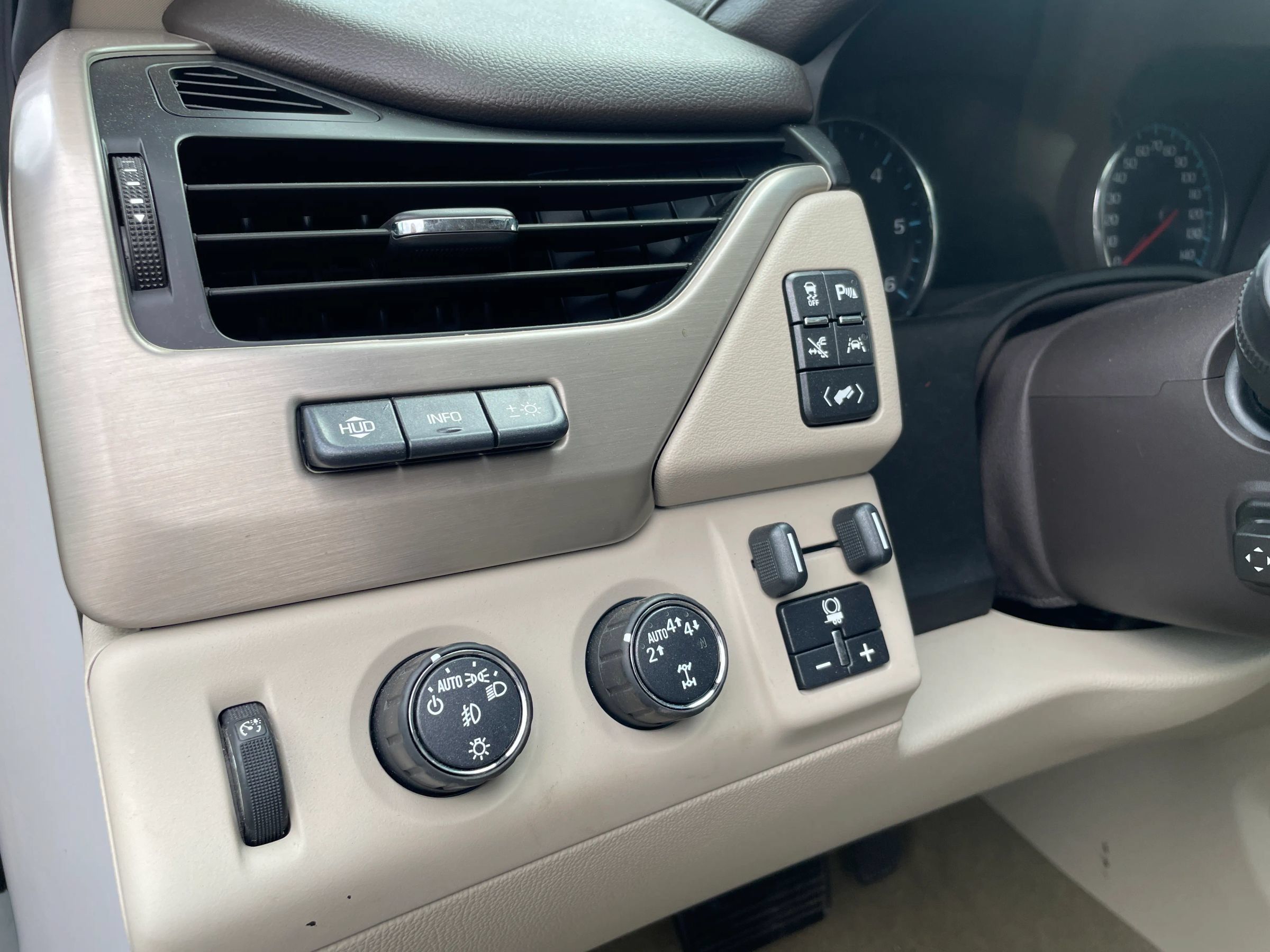 Used 2017 GMC Yukon Denali w/ Open Road Package AWD/4WD image 13