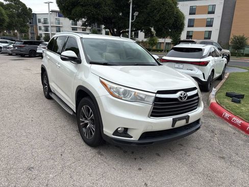 Used 2016 Toyota Highlander XLE FWD image 6
