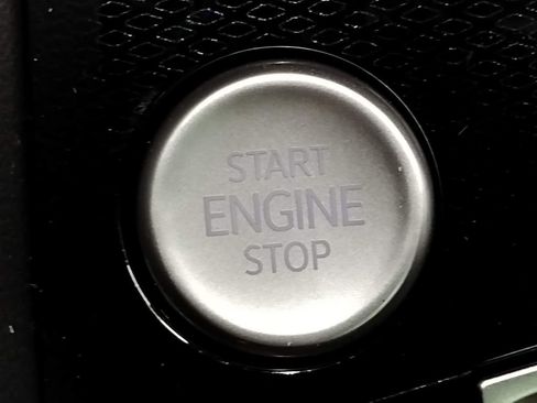 New 2025 Volkswagen Taos SE image 28