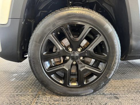 Used 2018 Jeep Renegade Altitude AWD/4WD image 30