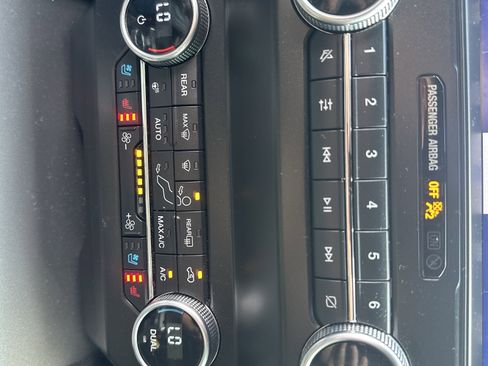 Used 2021 Ford Expedition XLT AWD/4WD image 24