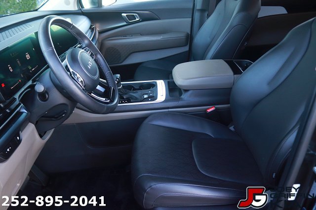 Certified 2026 Kia Carnival FWD image 13