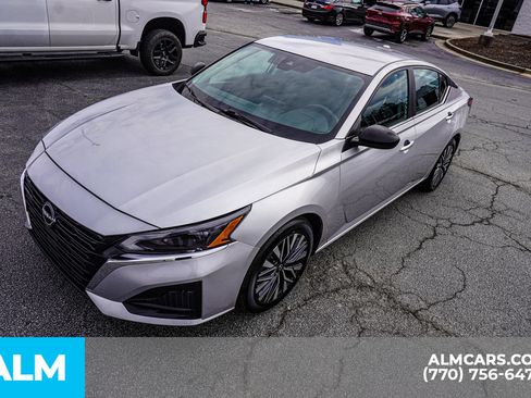 Used 2024 Nissan Altima 2.5 SV FWD image 18
