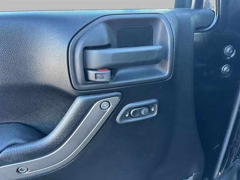 Used 2013 Jeep Wrangler Freedom Edition image 12