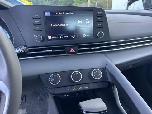 Used 2024 Hyundai Elantra SE image 23