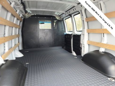 Used 2024 Chevrolet Express 2500 w/ Driver Convenience Package image 8
