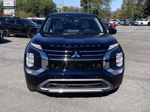 New 2025 Mitsubishi Outlander SE image 3