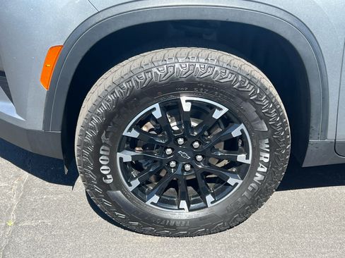 Used 2025 Chevrolet Traverse Z71 AWD/4WD image 6