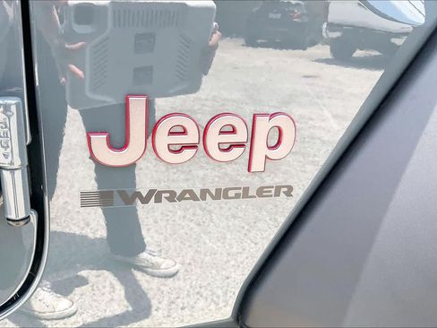Used 2025 Jeep Wrangler Rubicon w/ Safety Group AWD/4WD image 31