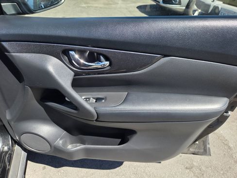 Used 2020 Nissan Rogue SV AWD/4WD image 13