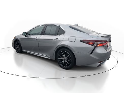 Used 2024 Toyota Camry SE image 4