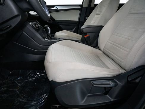Used 2022 Volkswagen Tiguan S image 9