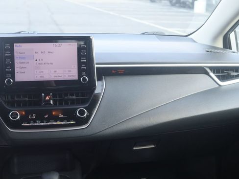 Used 2020 Toyota Corolla LE FWD image 9