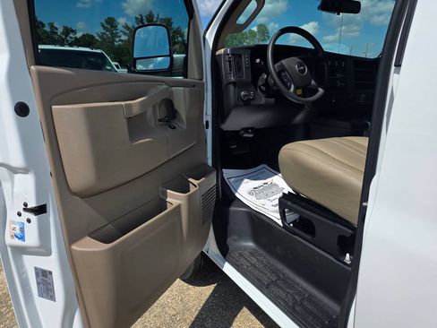 New 2026 GMC Savana 2500 w/ Driver Convenience Package RWD image 10