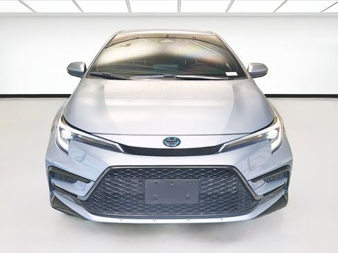 Used 2025 Toyota Corolla SE FWD image 2