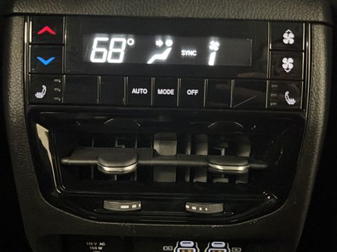 Used 2021 Jeep Grand Cherokee L Limited AWD/4WD image 32