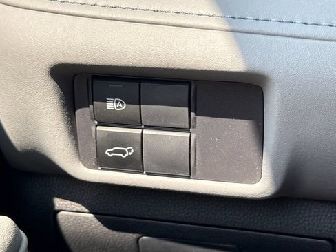 Used 2023 Toyota Highlander XLE AWD/4WD image 36