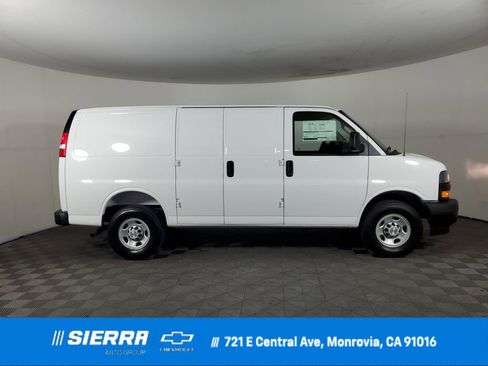 New 2026 Chevrolet Express 2500 RWD image 1