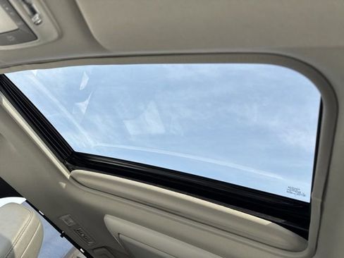 Used 2025 Toyota Sienna XLE w/ XLE Plus Package image 19