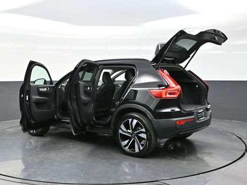 Used 2025 Volvo XC40 B5 Plus image 39