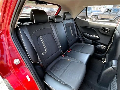 Used 2022 Hyundai Venue Limited w/ Cargo Package FWD image 24