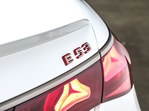 New 2026 Mercedes-Benz E 53 AMG e 4MATIC Sedan image 9