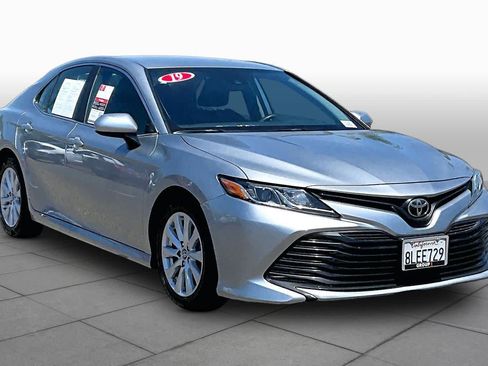 Used 2019 Toyota Camry LE FWD image 2