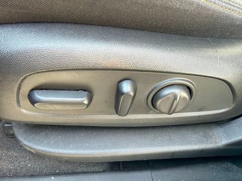Used 2020 Chevrolet Equinox LT FWD image 9