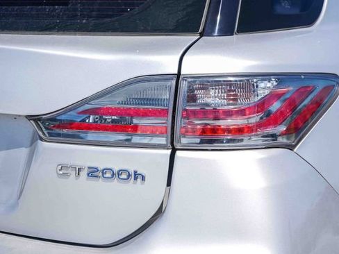 Used 2014 Lexus CT 200h FWD image 11