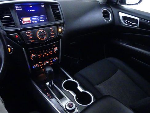 Used 2019 Nissan Pathfinder SV image 15