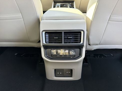 New 2026 Volkswagen Atlas SE FWD image 25
