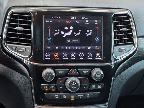 Used 2019 Jeep Grand Cherokee Laredo w/ Laredo X Package RWD image 18