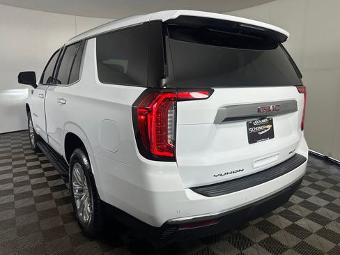 Used 2024 GMC Yukon SLT w/ SLT Luxury Package image 3