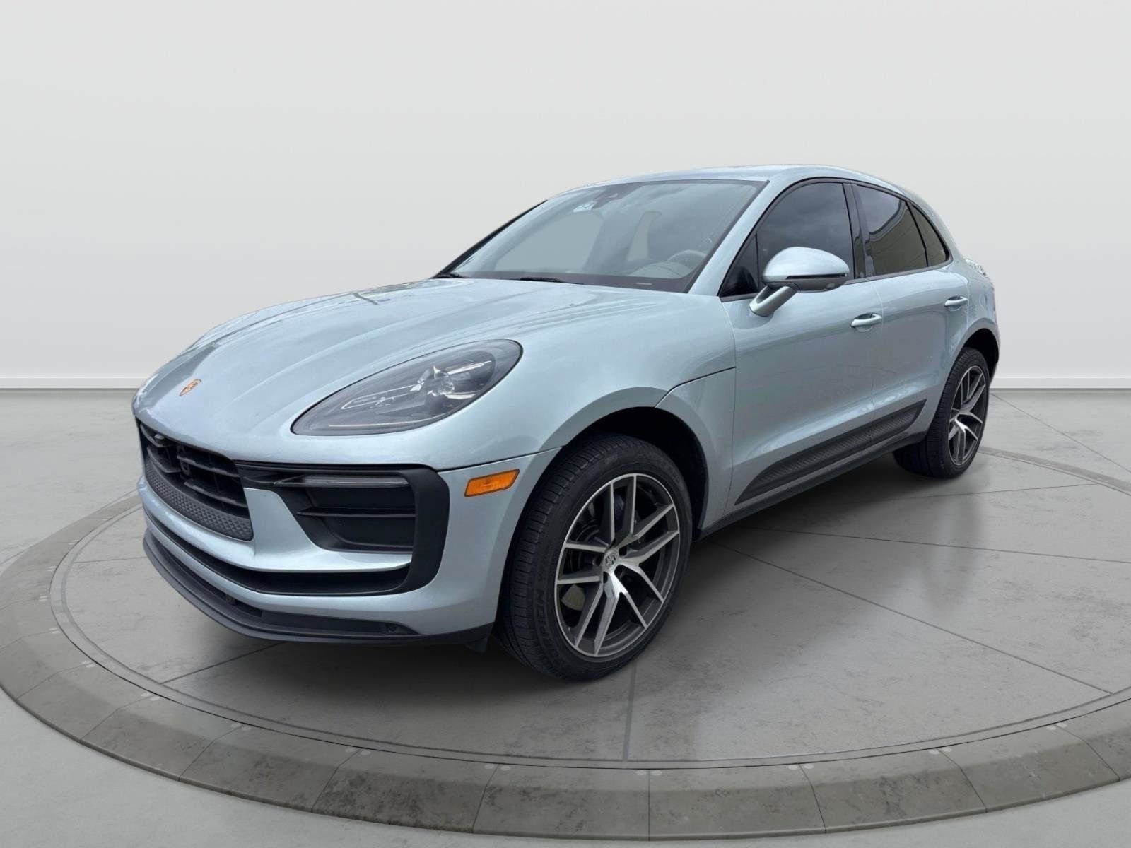 Used 2022 Porsche Macan AWD/4WD image 1