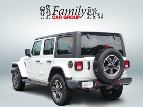 Used 2023 Jeep Wrangler Unlimited Sahara AWD/4WD image 3