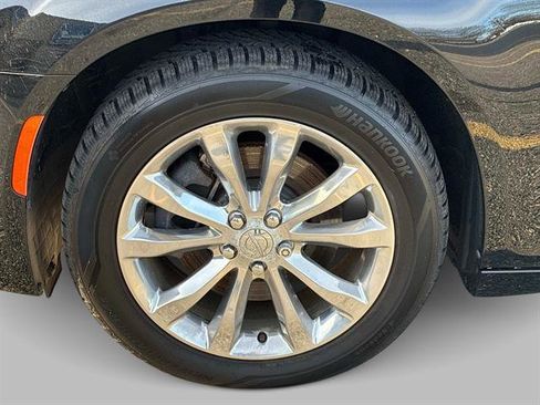 Used 2016 Chrysler 300 Limited w/ 300 Premium Group image 17