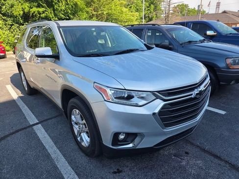 Used 2020 Chevrolet Traverse LT FWD image 3