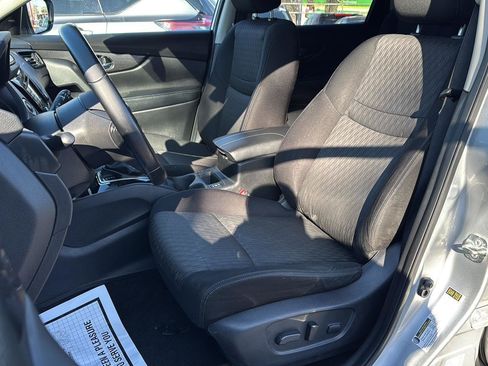 Used 2020 Nissan Rogue SV image 13