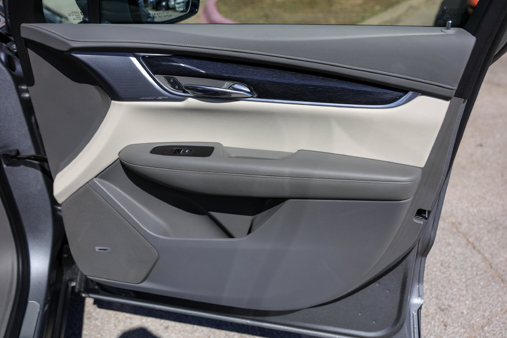 Used 2025 Cadillac XT6 Premium Luxury FWD image 30