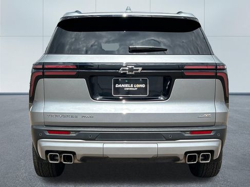 Used 2025 Chevrolet Traverse LT w/ Driver Confidence Package AWD/4WD image 4