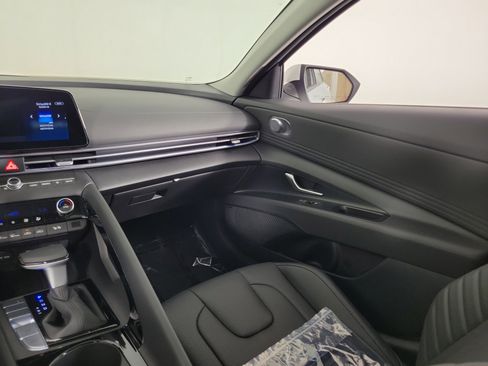 New 2025 Hyundai Elantra Limited image 7